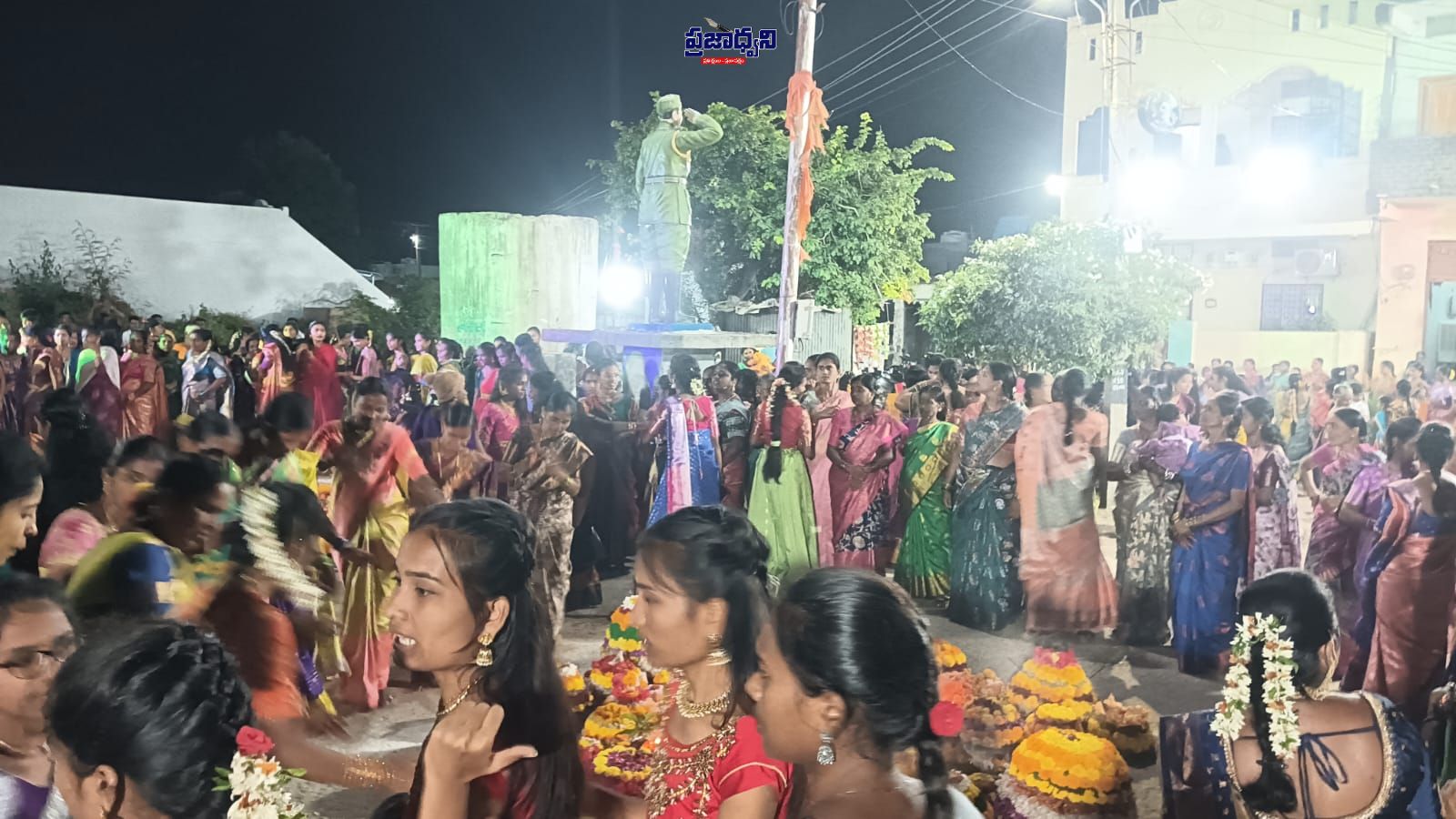 శివునిపల్లిలో ఘనంగా బతుకమ్మ సంబరాలు - అదనపు చిత్రం 3