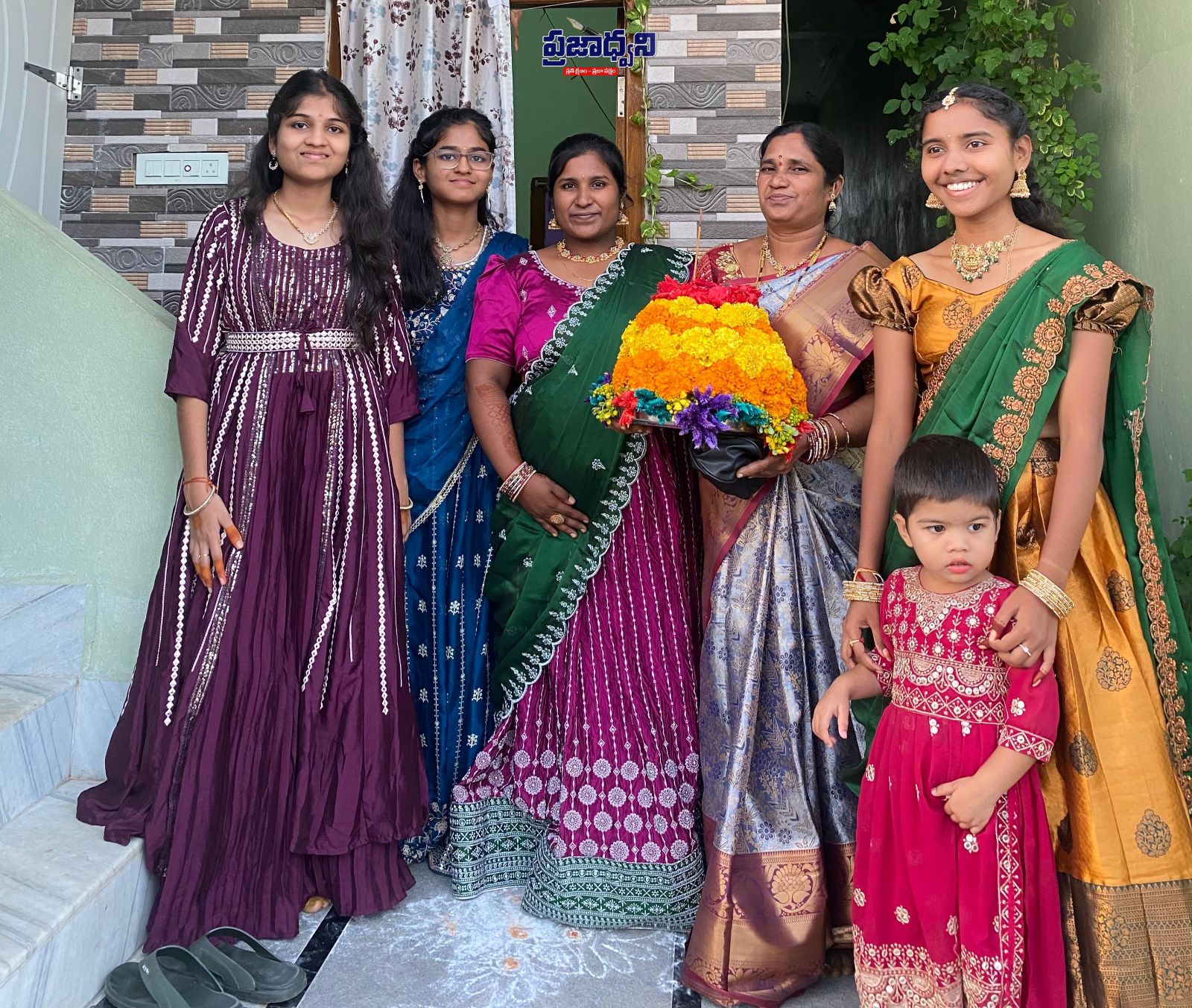 రాయపర్తిలో ఘనంగా ఎంగిలిపూల బతుకమ్మ సంబరాలు - అదనపు చిత్రం 2