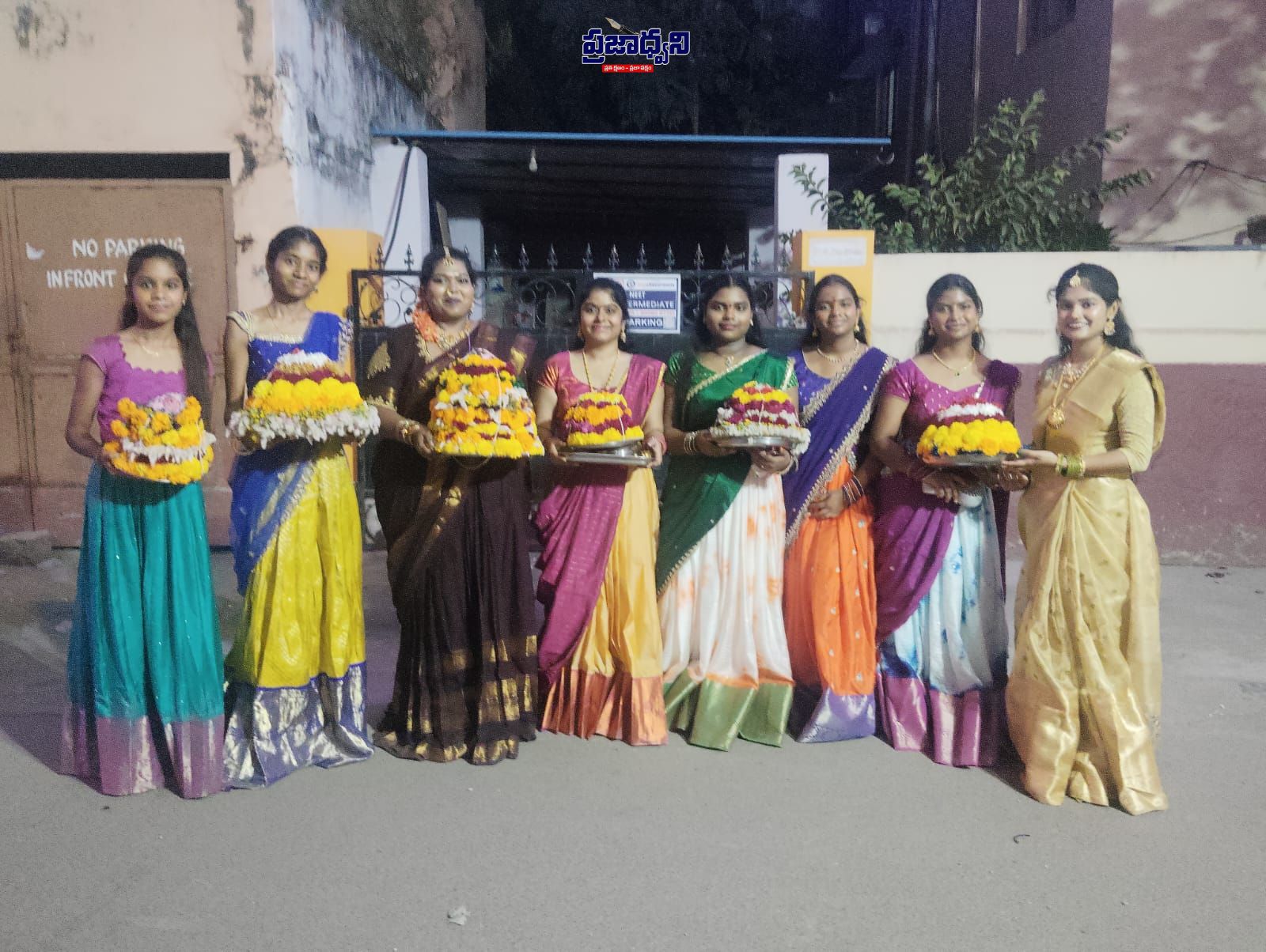 సీతాఫల్ మండిలో అంబరాన్నంటిన సద్దుల బతుకమ్మ సంబరాలు - అదనపు చిత్రం 1